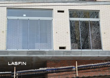 Безрамное остекление балкона в Ростове